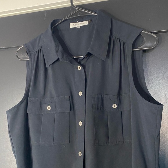 4/$16 Calvin Klein Top - Picture 2 of 4